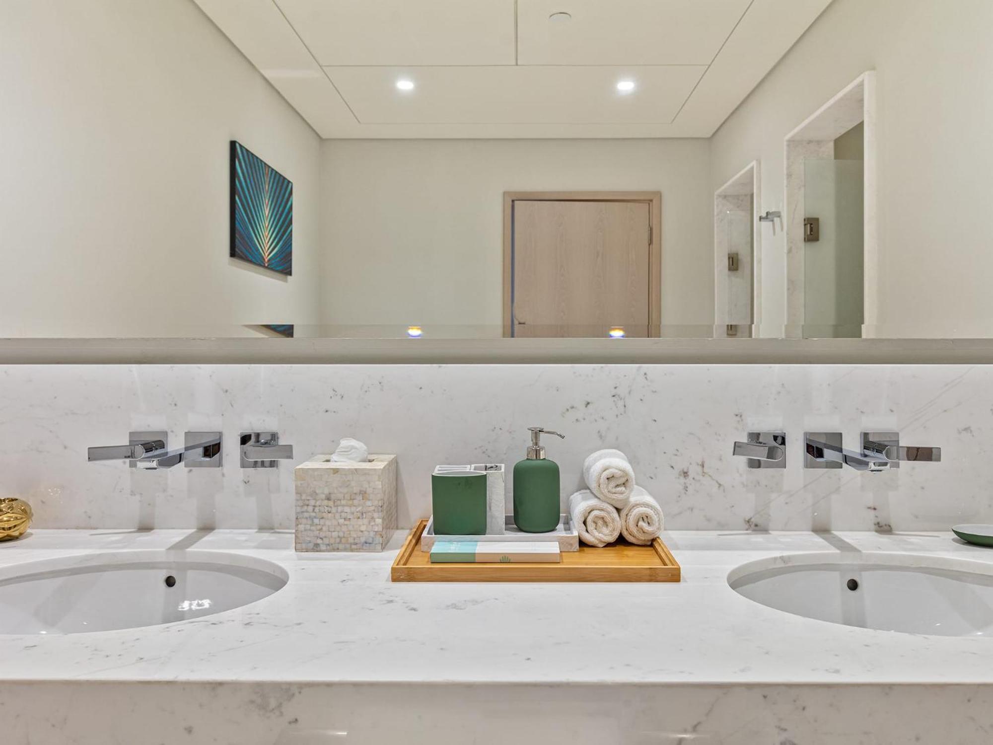 Palm Tower Luxury 1br Sea View With 5 Star Amenities *